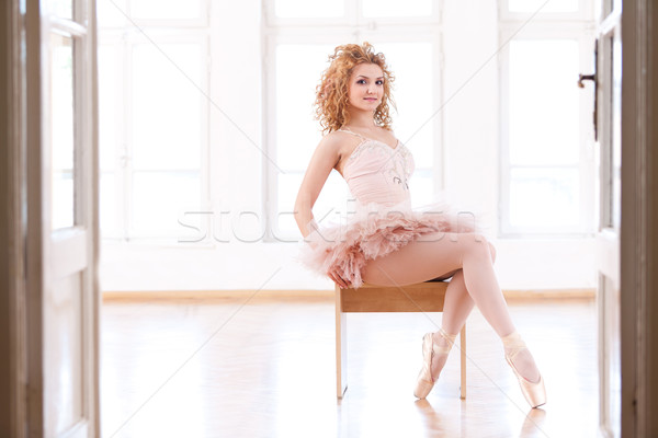 Kész mosolyog ballerina rózsaszín nő ablak Stock fotó © blanaru