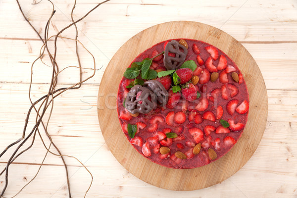Brut vegan gâteau maison fraises bois [[stock_photo]] © blanaru