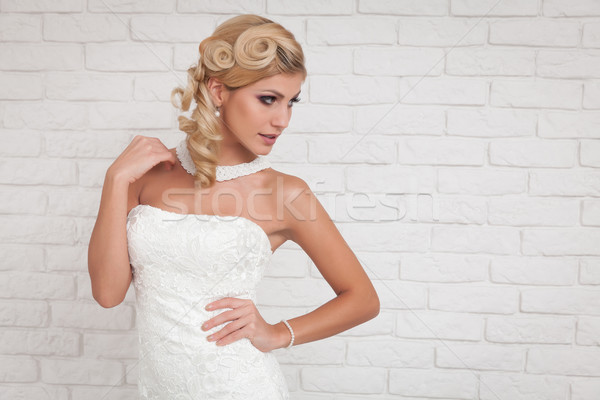 Abito da sposa posa indossare bianco donna Foto d'archivio © blanaru