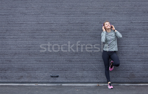 Zene lélek fitnessz sportos nő dől Stock fotó © blanaru