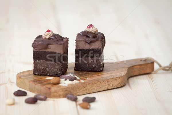 Ruw veganistisch snoep twee heerlijk gebak Stockfoto © blanaru