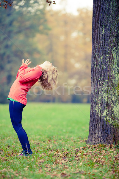 [[stock_photo]]: Heureux · jeune · femme · yoga · parc · jeunes · souriant