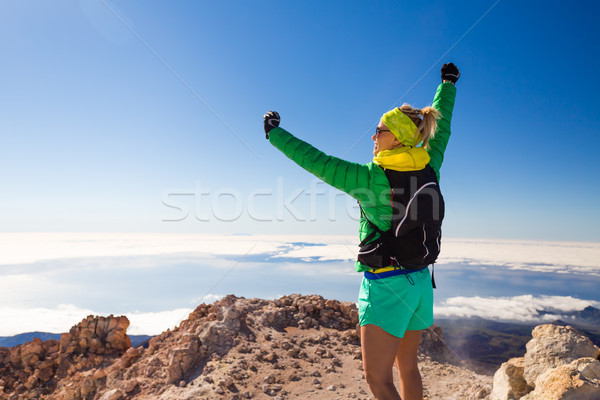 Foto d'archivio: Escursioni · donna · climbing · montagna · tenerife · di · successo