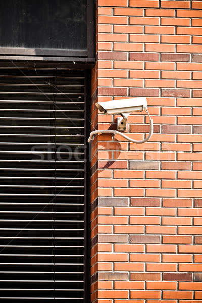 Cámara de seguridad edificio de oficinas pared blanco seguridad construcción Foto stock © blasbike