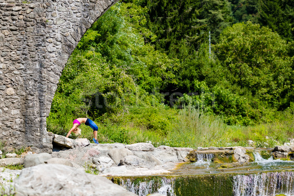 Vrouw mediteren fitness sterkte yoga Stockfoto © blasbike