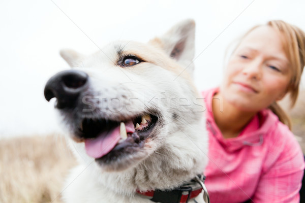 [[stock_photo]]: Femme · chien · jeune · femme · jouer · automne · nature