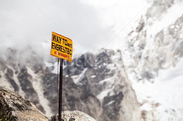 Monte Everest poste indicador himalaya Nepal manera campamento Foto stock © blasbike