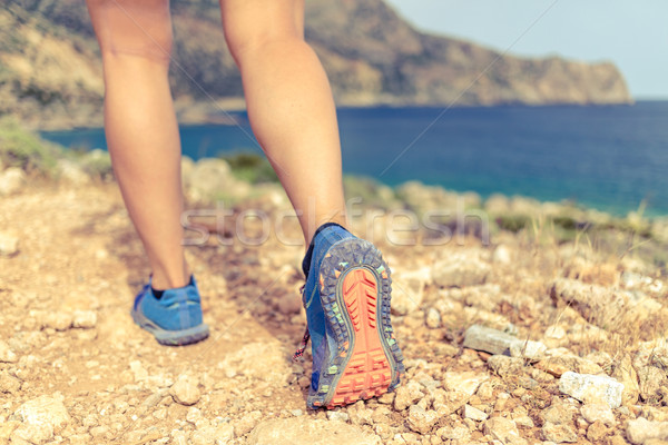 Foto stock: Caminando · ejecutando · piernas · forestales · aventura