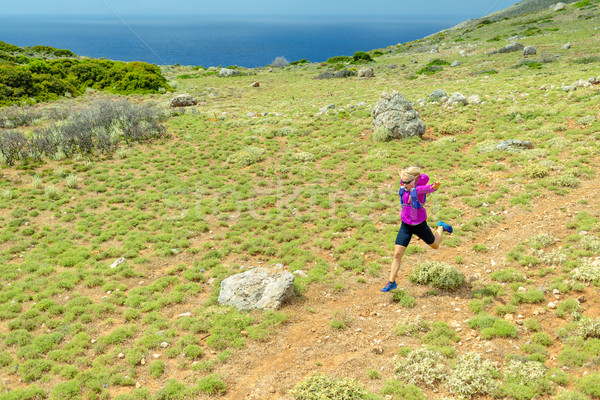 Stockfoto: Gelukkig · vrouw · parcours · lopen · mooie · bergen