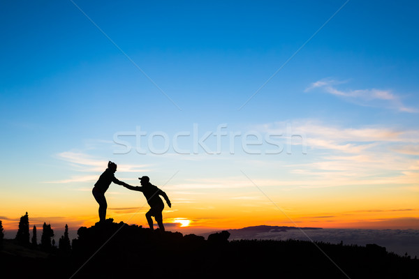 Stockfoto: Teamwerk · paar · klimmen · helpende · hand · vertrouwen · helpen