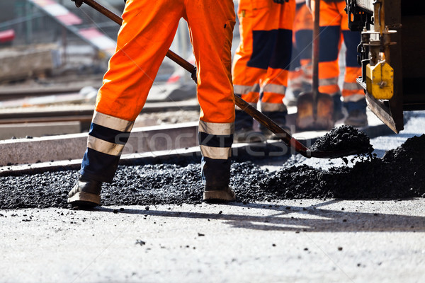 дорожное строительство работник лопатой рабочие промышленности команде Сток-фото © blasbike
