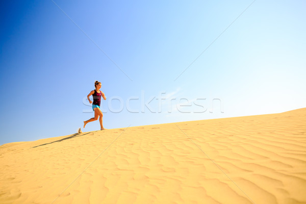 Photo stock: Jeune · femme · courir · sable · désert · belle · inspiré