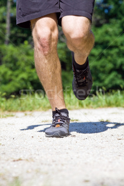 Traseu funcţionare picioare alergător vară natură Imagine de stoc © blasbike