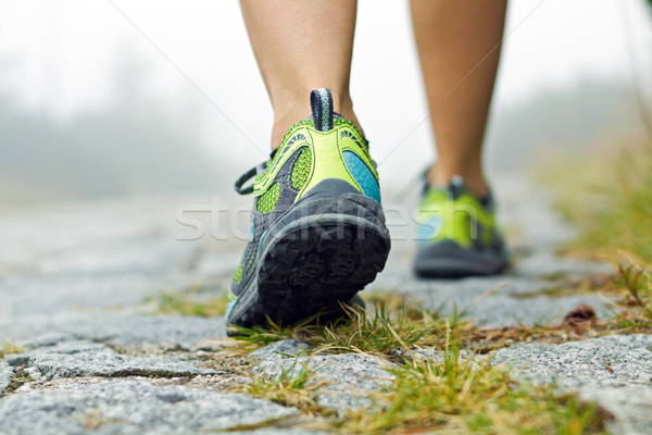 徒歩 行使 女性 山 スポーツ 靴 ストックフォト © blasbike