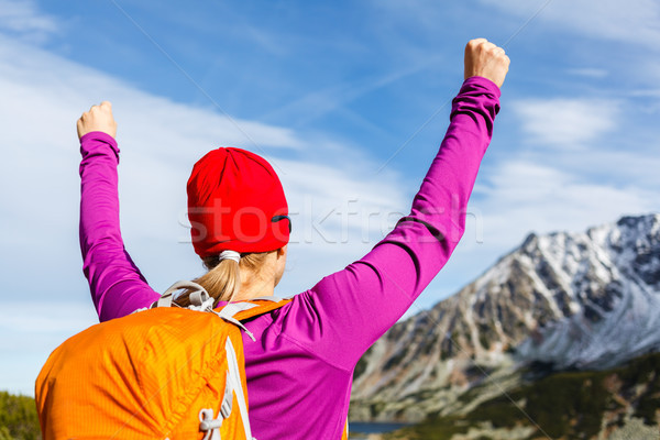 ストックフォト: ハイキング · 成功 · 女性 · 山 · フィットネス