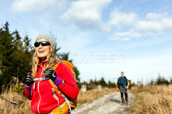 Foto d'archivio: Coppia · piedi · escursioni · montagna · percorso · uomo