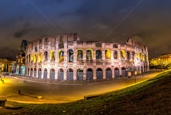 Colosseum éjszaka Róma Olaszország ikonikus mondai Stock fotó © bloodua