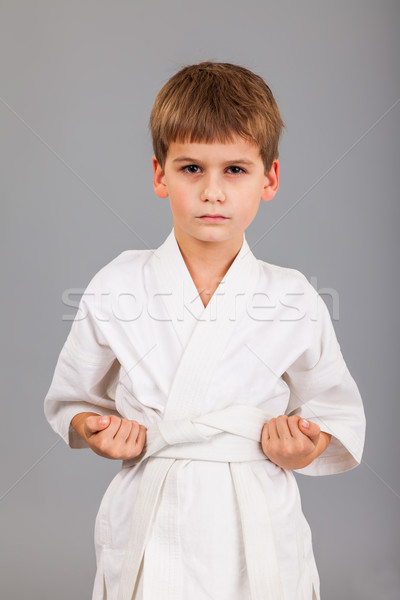 Karate Junge weiß Kimono kämpfen isoliert Stock foto © bloodua