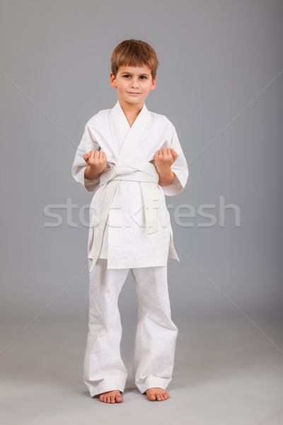 Karate Junge weiß Kimono kämpfen isoliert Stock foto © bloodua