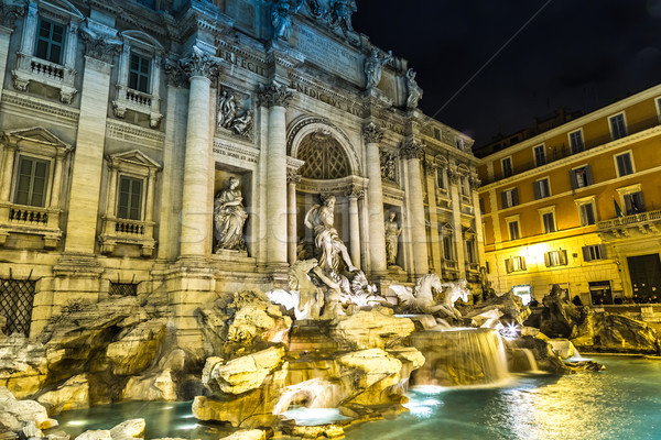 Foto d'archivio: Fontana · di · trevi · noto · punto · di · riferimento · Roma · fontana · mondo