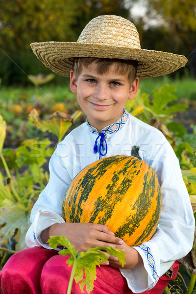 Sonriendo nino grande amarillo calabaza Foto stock © bloodua