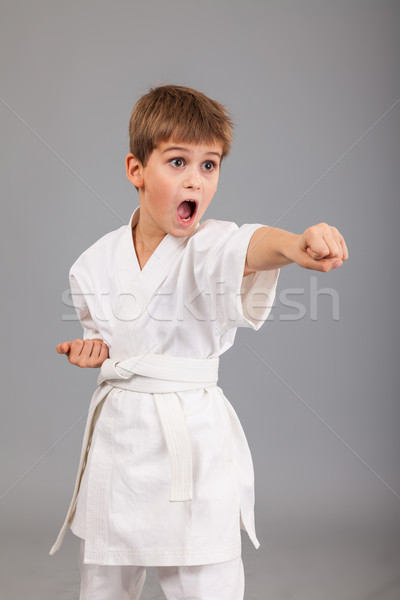 Karate băiat alb chimono lupta izolat Imagine de stoc © bloodua