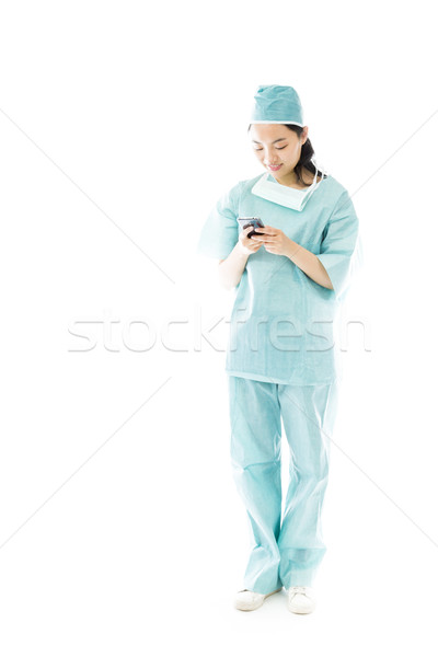 ázsiai női sebész sms üzenetküldés mobiltelefon orvos Stock fotó © bmonteny