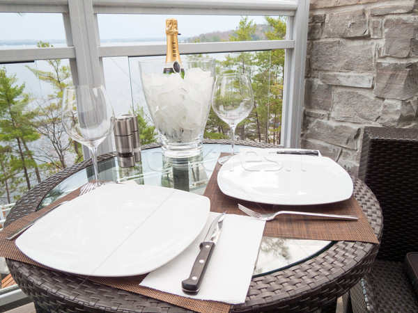 Champagne bouteille servi table à manger restaurant verre Photo stock © bmonteny