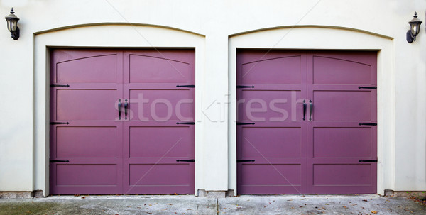 Due viola garage porte viola ametista Foto d'archivio © bobkeenan