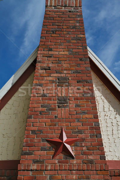 Roşu stea horn ca cărămidă acasă Imagine de stoc © bobkeenan