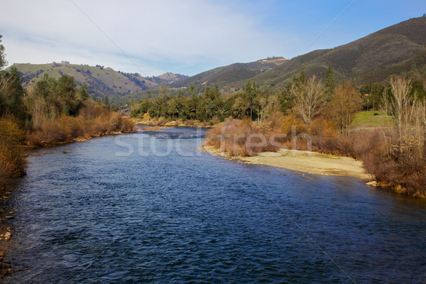 Americano río azul agua verde colinas Foto stock © bobkeenan