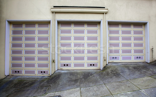 Tres garaje puertas beige colina San Francisco Foto stock © bobkeenan