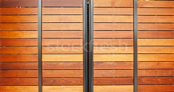 Madera garaje puertas manchado acero horizontal Foto stock © bobkeenan
