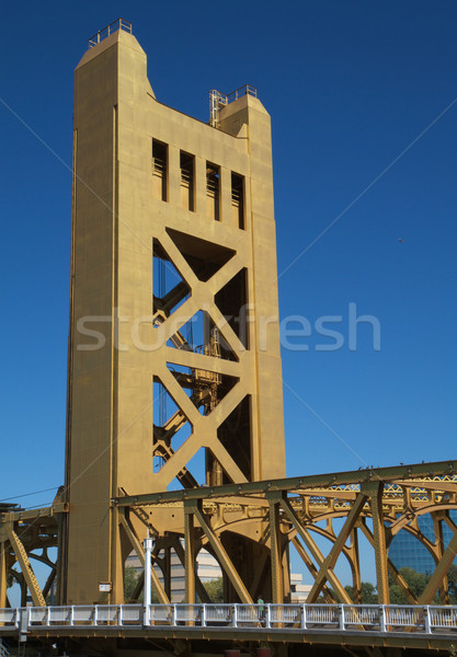 Tower Bridge sezione oro verniciato cielo ufficio Foto d'archivio © bobkeenan