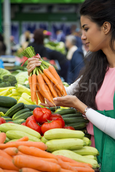 ストックフォト: かなり · 若い女性 · 買い · 野菜 · 市場 · 食品