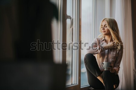 Сток-фото: блондинка · питьевой · кофе · окна · расслабляющая