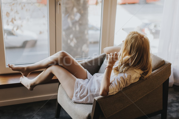 Foto stock: Posando · lencería · ventana · habitación · mujer