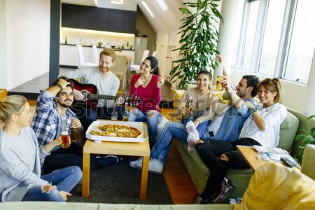 Jugendlichen Pizza Party Zimmer Gruppe Frauen Stock foto © boggy