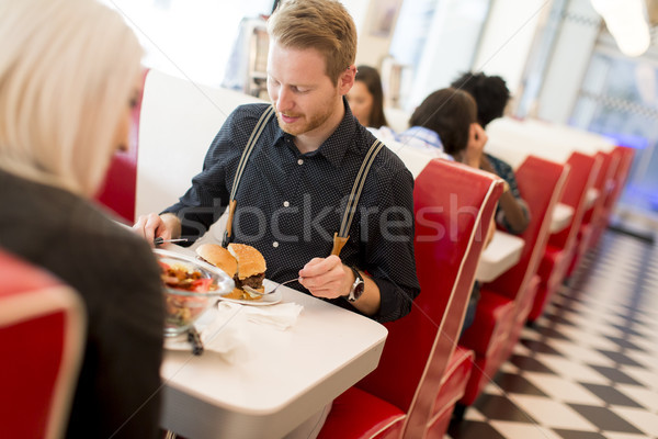 Stok fotoğraf: Arkadaşlar · yeme · lokanta · fast-food · tablo · kadın