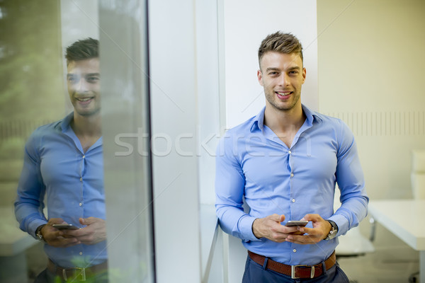 Guapo joven teléfono móvil oficina negocios empresario Foto stock © boggy