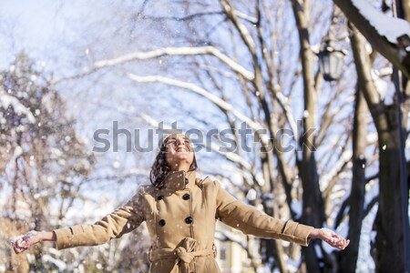 Genç kadın kış kız el gülümseme kadın Stok fotoğraf © boggy