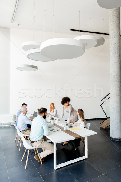 деловые люди вокруг таблице сотрудников заседание мнение Сток-фото © boggy