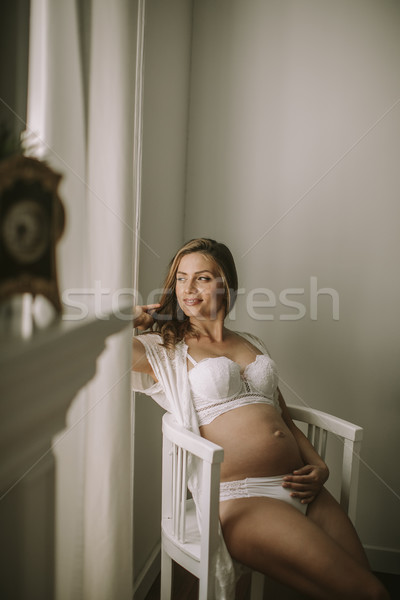 ストックフォト: 小さな · 妊婦 · 座って · 椅子 · かなり · 女性