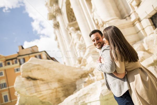 Turist çift seyahat trevi Çeşmesi Roma İtalya Stok fotoğraf © boggy