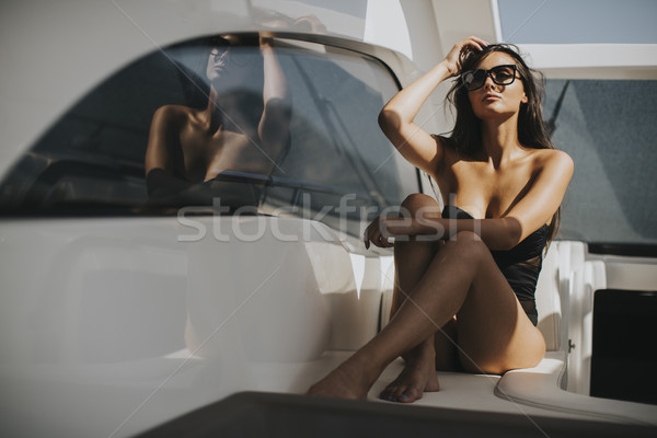 Joli jeune femme détente yacht vue [[stock_photo]] © boggy