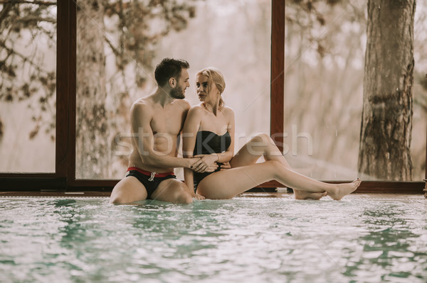 Liebevoll Paar entspannenden spa Pool Zentrum Stock foto © boggy