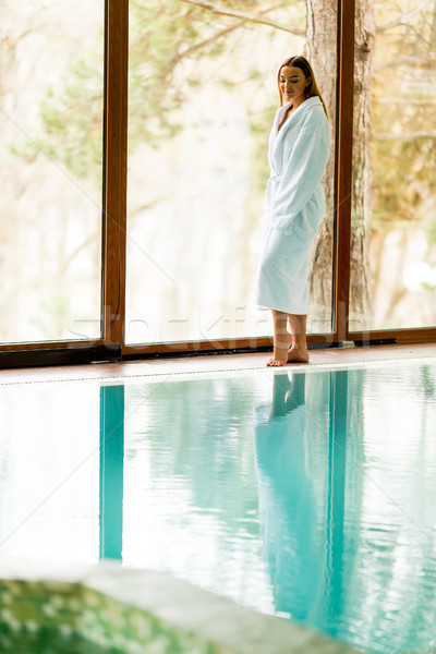 Bastante mulher jovem relaxante piscina estância termal centro Foto stock © boggy