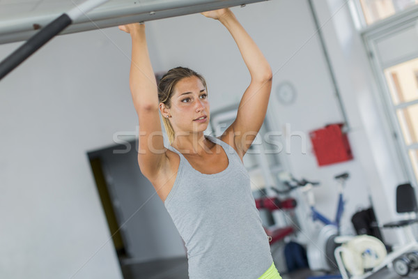 Jonge vrouw opleiding gymnasium mooie meisje sport Stockfoto © boggy