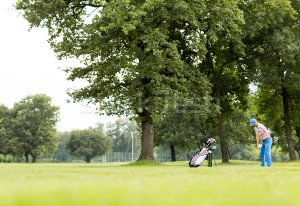 Golfer spelen mooie golfbaan jonge man golf Stockfoto © boggy