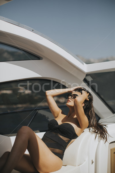 Joli jeune femme détente yacht vue [[stock_photo]] © boggy